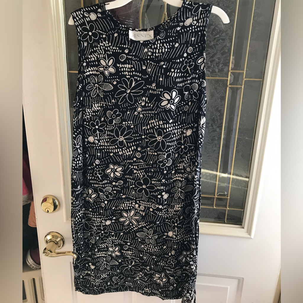 Like New Black And White Lightweight Summer Dress Sz 6